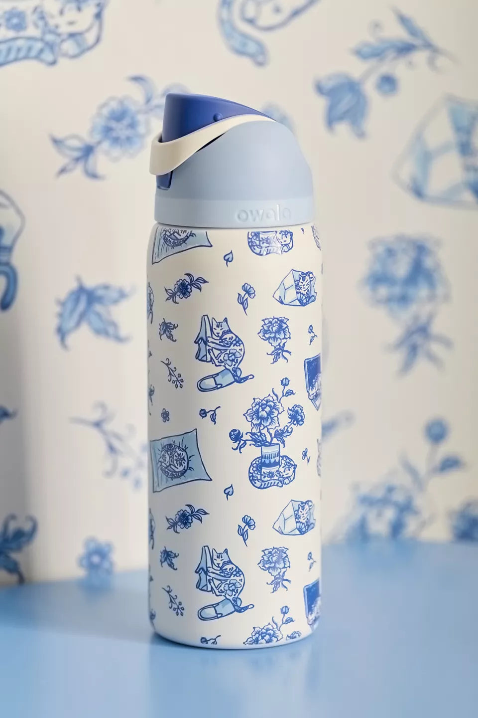 Owala Delft Cat Print FreeSip 32 oz Water Bottle